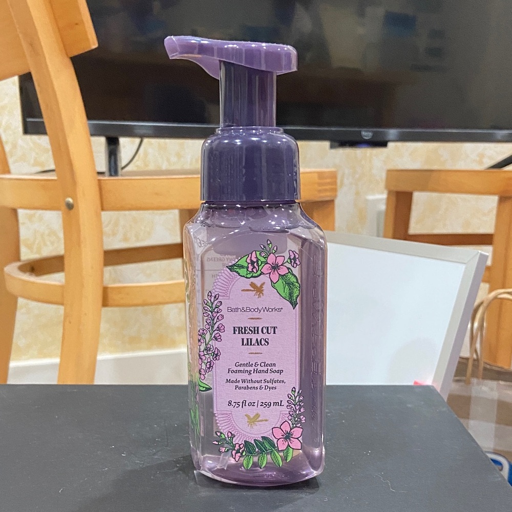 Bath & Body Works Fresh Cut Lilacs Collection - Picture 4 of 4